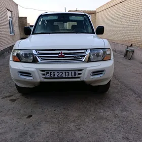Mitsubishi Pajero 2001