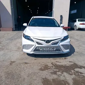 Toyota Camry 2021