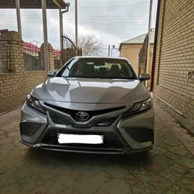 Toyota Camry 2021
