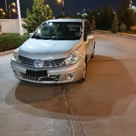 Nissan Versa 2011