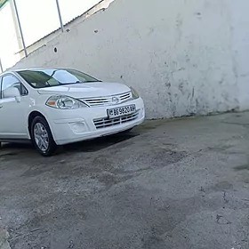 Nissan Versa 2011