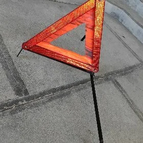 ustipit znak