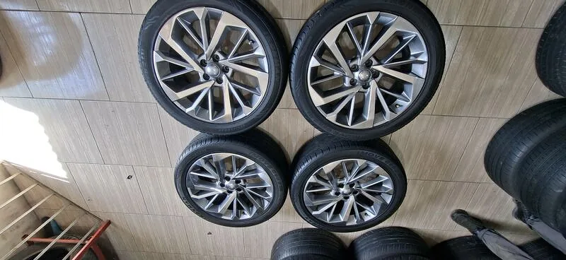 Mitsubishi Outlander R20