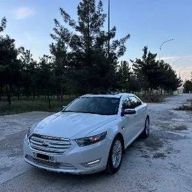 Ford Taurus 2016