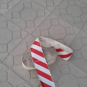 отрицательной наклейка