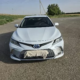 Toyota Camry Hybrid 2021