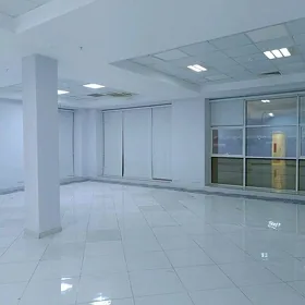 Obezdnoý 1etaž 1100m² magazin