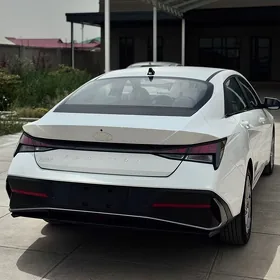 Hyundai Elantra 2025