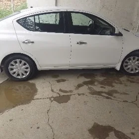 Nissan Versa 2012