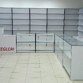 Magazyn polkalar witrina Kassa