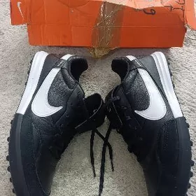 Nike butsy sarkanoska futbol