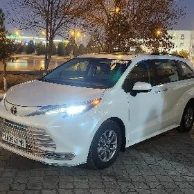 Toyota Sienna 2022