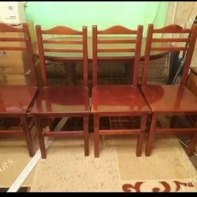 стол и стулья