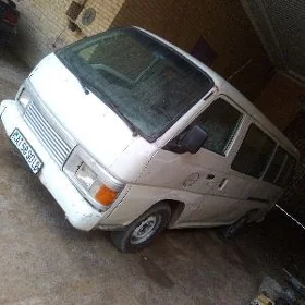 Nissan Urvan 1998