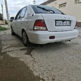 Hyundai Accent 2001