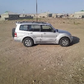 Mitsubishi Pajero 2003
