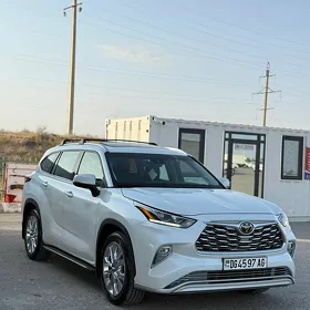 Toyota Highlander 2022