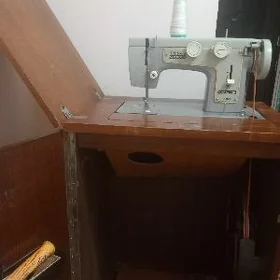 Швейная машинка