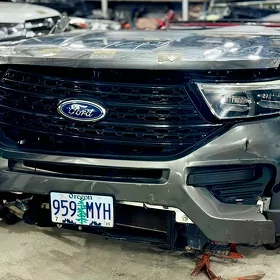 Ford Explore Morda Angar