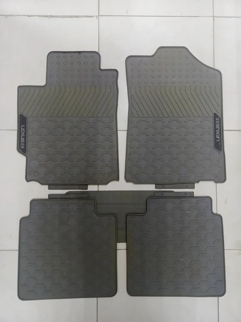 Kowrik Lexus es 2010