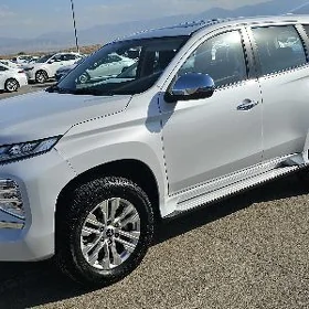 Mitsubishi Pajero 2020