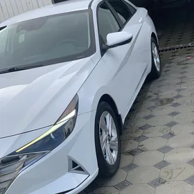 Hyundai Elantra 2022