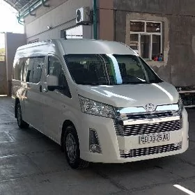 Toyota Hiace 2022