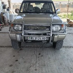 Mitsubishi Pajero 1993