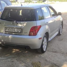 Toyota XA 2004