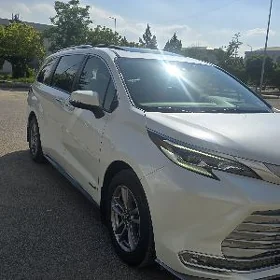 Toyota Sienna 2021