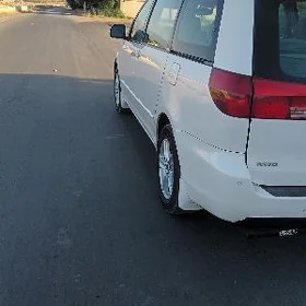 Toyota Sienna 2004