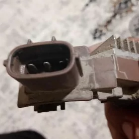 Toyota generatoryn relesi