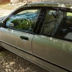 Mazda 323 1999