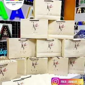 KAROBKA SUMKA PAKET BIRKA REKLAMA, BANER, PLAKAT, STIKER, HOLS, NAKLEYKA, GOWRUMLI HARPLAR, NEON ÝAZGYLAR, LOGO, ŞTENDER, MAHABAT, SERGI PILON, KATALOK, TABLICKA, KOÇE ÝAZGY, FUTBOLKA ZILET KEPKA PECAT, PRINT, WIZITKA, LENTA PEÇAT