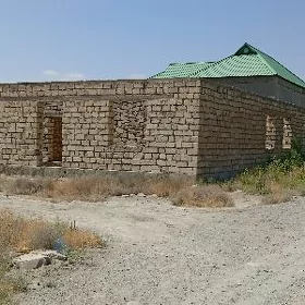 Satlyk ýer, boýy ýeten jaý
