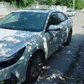 Hyundai Elantra 2022