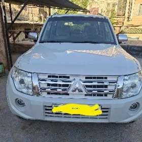 Mitsubishi Pajero 2014