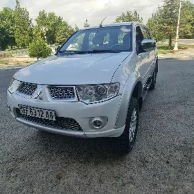 Mitsubishi Pajero 2008