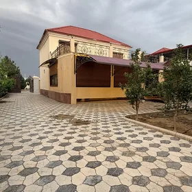 Çoganly arkaç kottedz gyzyl