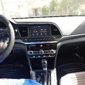 Hyundai Elantra 2019