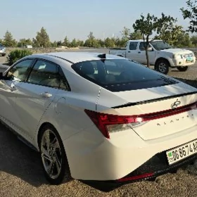 Hyundai Elantra 2023