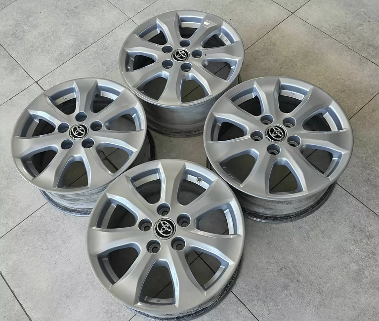 Tayota Camry r16
