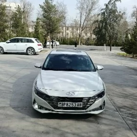 Hyundai Elantra 2022
