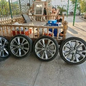 teker 235/40/19