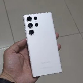 Samsung S23 Ultra. 12/256. wet