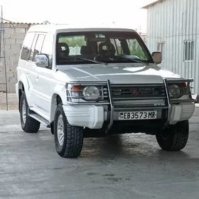 Mitsubishi Pajero 1992