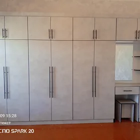 Mebel skaf stenka garinatur