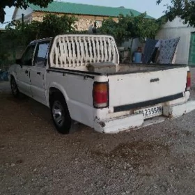 Mazda B2000 1996