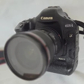 CANON EOS 1D Mark IV