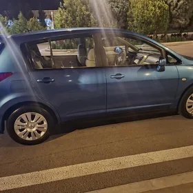 Nissan Tiida 2006